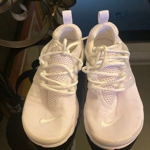 Like new. Girls white Nike